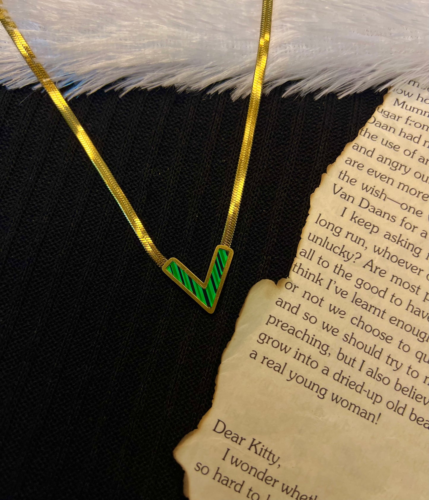 The Celeste V- Snake Chain